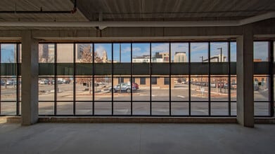 425 S Broadway, Rochester, MN à louer Photo intérieure– Image 2 sur 7