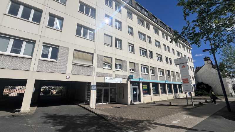 Bureau dans Orléans à vendre - Photo de l’immeuble – Image 2 sur 10