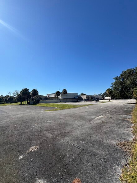 801 E International Speedway Blvd, Deland, FL à vendre - Photo de l’immeuble – Image 3 sur 13