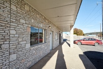 1175 FM 2673, Canyon Lake, TX à louer Photo de l’immeuble– Image 2 sur 13