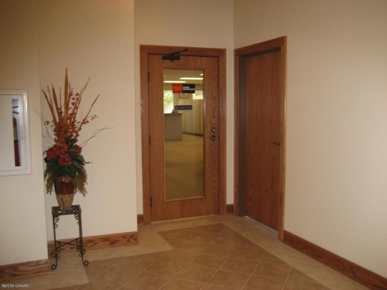 324 Broadway St, Alexandria, MN à louer - Photo de l’immeuble – Image 2 sur 6