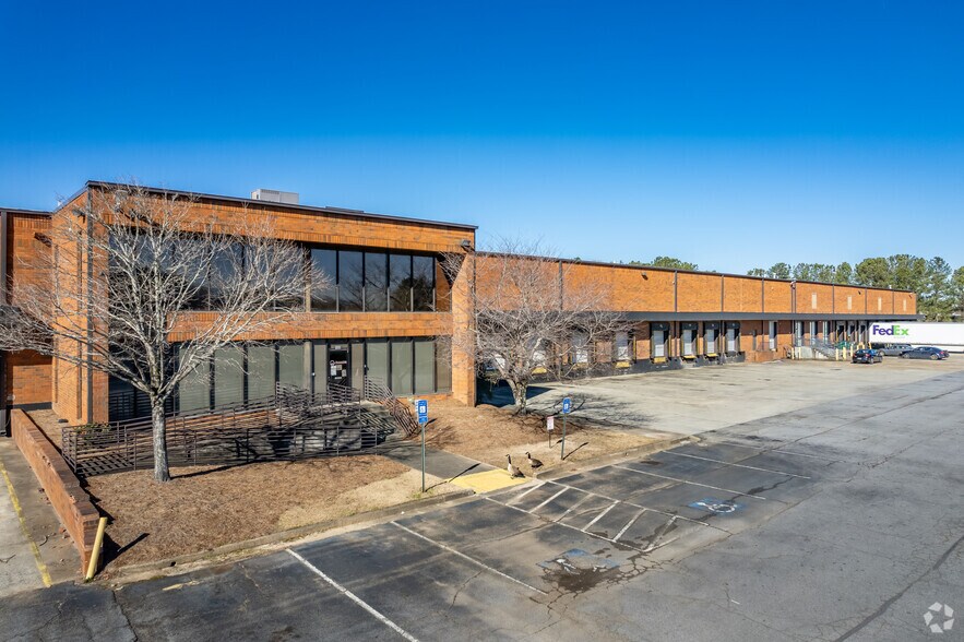 7625 Southlake Pky, Jonesboro, GA à louer - Photo de l’immeuble – Image 1 sur 5