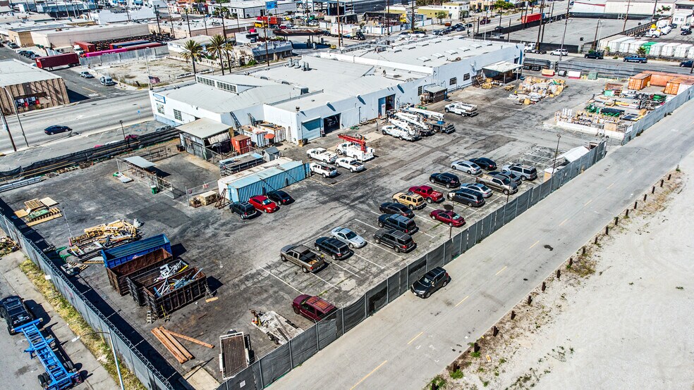 1700 W Anaheim St, Long Beach, CA à louer - Photo de l’immeuble – Image 2 sur 10