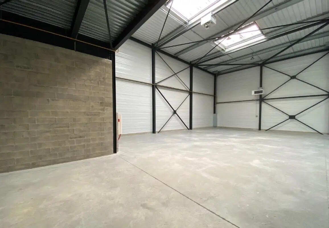 Industriel/Logistique dans Marines à vendre Photo de l’immeuble– Image 1 sur 14