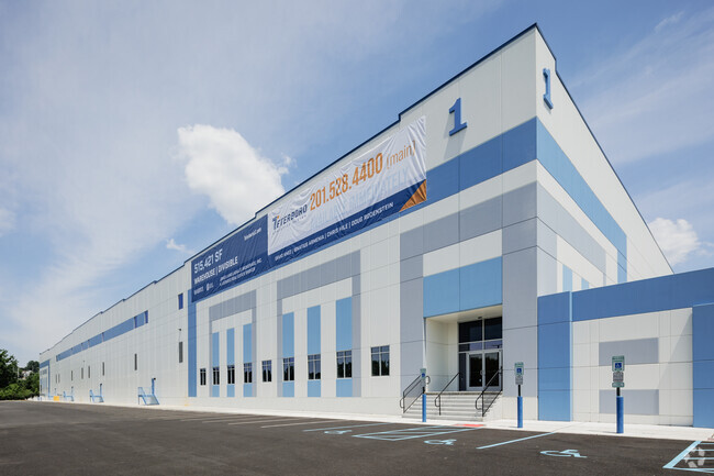 Plus de détails pour 1 Malcolm Ave, Teterboro, NJ - Industriel/Logistique à louer