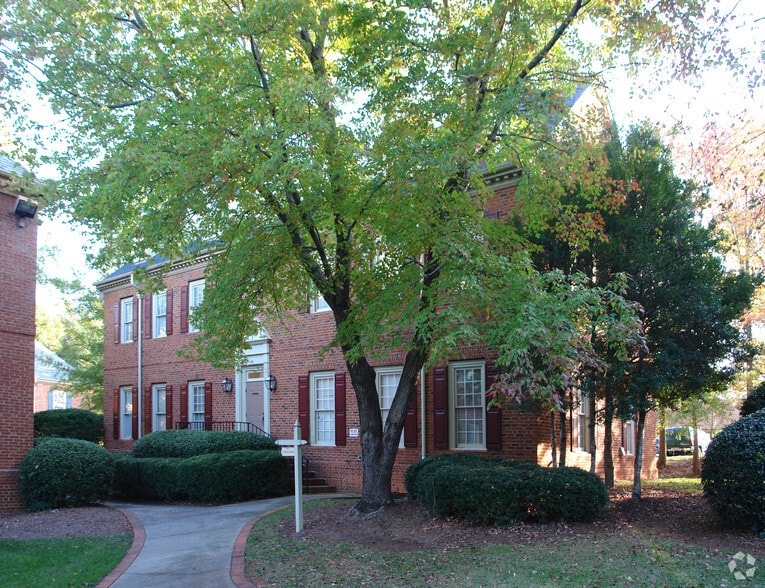 1081 Cambridge Sq, Alpharetta, GA à vendre - Photo principale – Image 1 sur 8