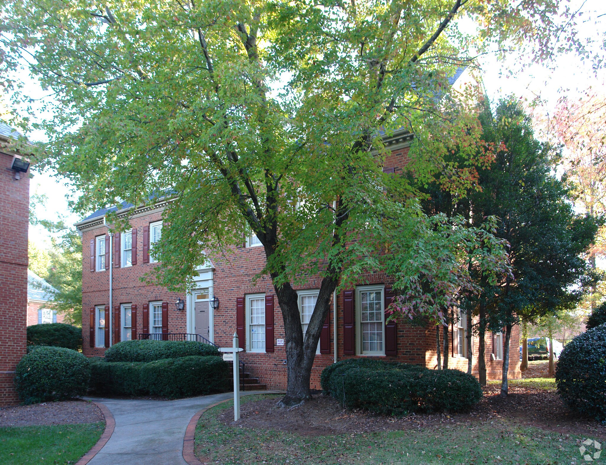 1081 Cambridge Sq, Alpharetta, GA à vendre Photo principale– Image 1 sur 9