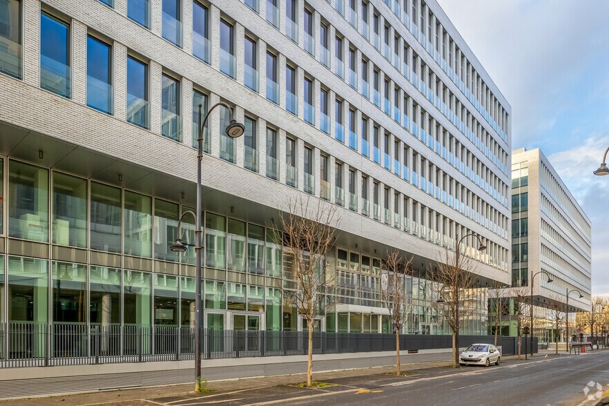 Bureau dans Rueil-Malmaison à louer - Photo de l’immeuble – Image 3 sur 12