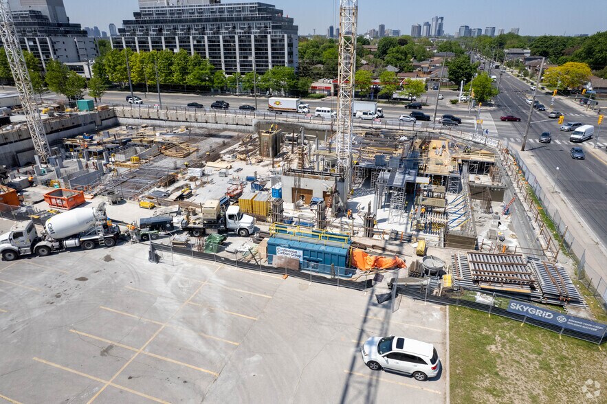 1007 The Queensway, Toronto, ON à vendre - Photo de l’immeuble – Image 3 sur 3