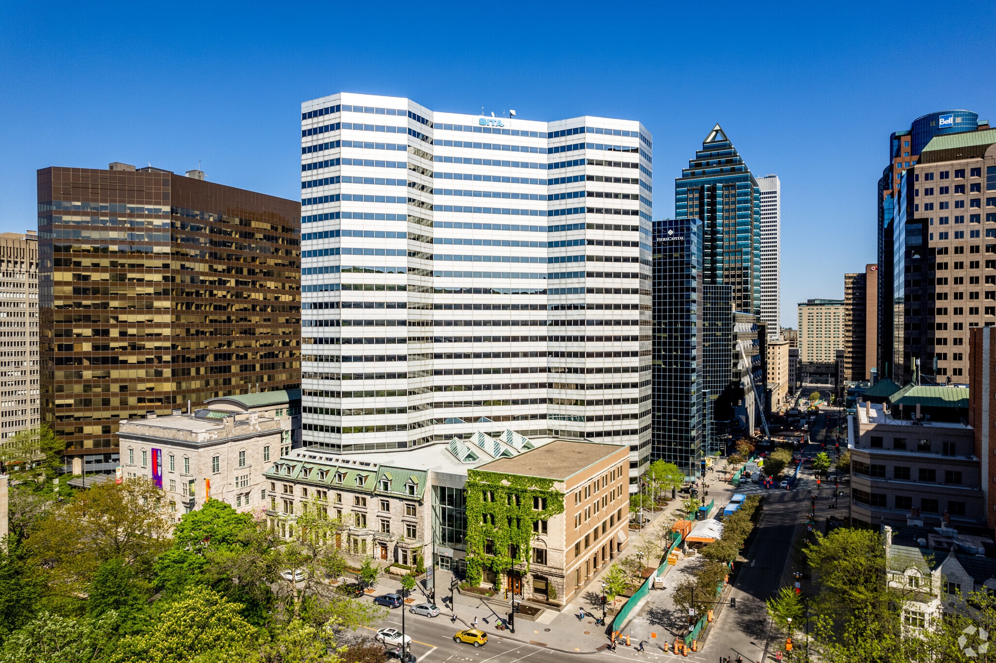 2001 Av McGill College, Montréal, QC à louer Photo principale– Image 1 sur 5