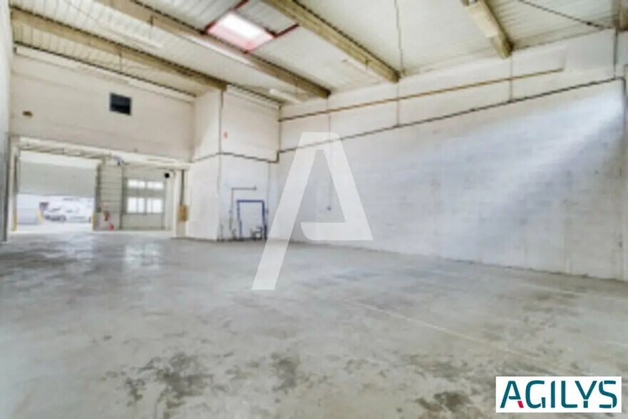 Local d’activités dans Vitry-sur-Seine à louer - Photo de l’immeuble – Image 1 sur 7