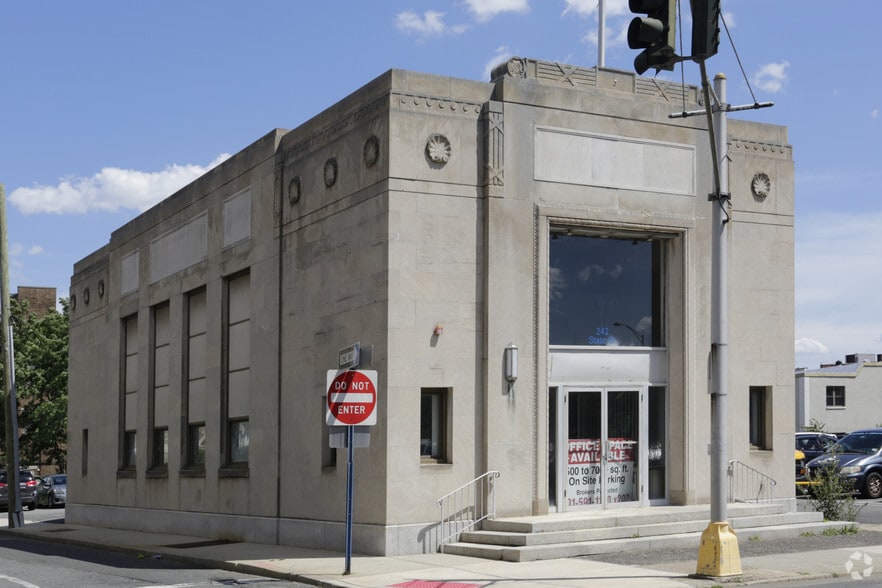 242 State St, Hackensack, NJ à louer - Photo principale – Image 1 sur 42