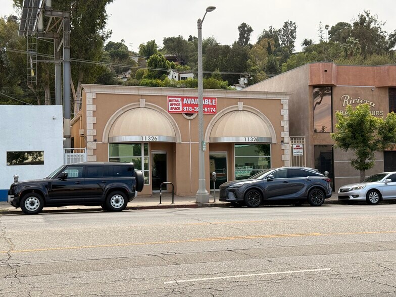 11326 Ventura Blvd, Studio City, CA à louer - Photo de l’immeuble – Image 2 sur 7