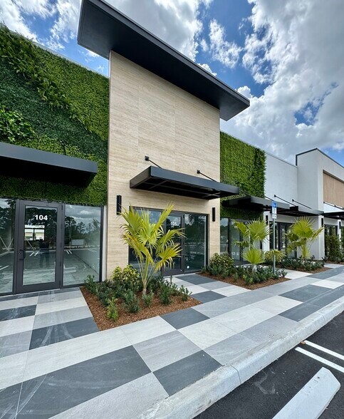 1250 SW Gatlin Blvd, Port Saint Lucie, FL à louer - Photo de l’immeuble – Image 2 sur 10