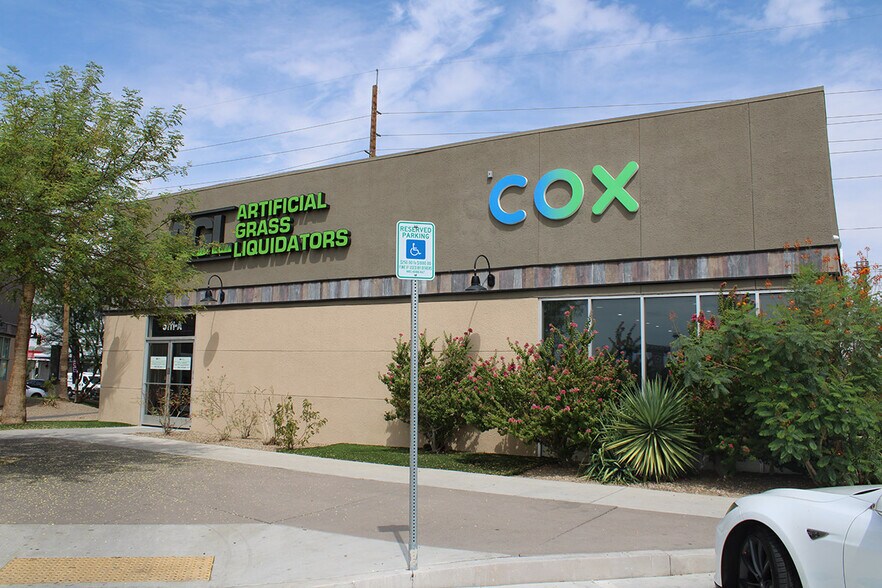 5111 E Charleston Blvd, Las Vegas, NV à louer - Photo de l’immeuble – Image 2 sur 7