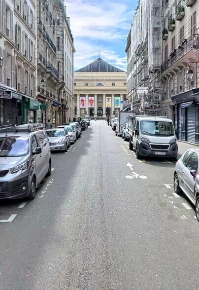 Local commercial dans Paris à louer - Photo de l’immeuble – Image 1 sur 2