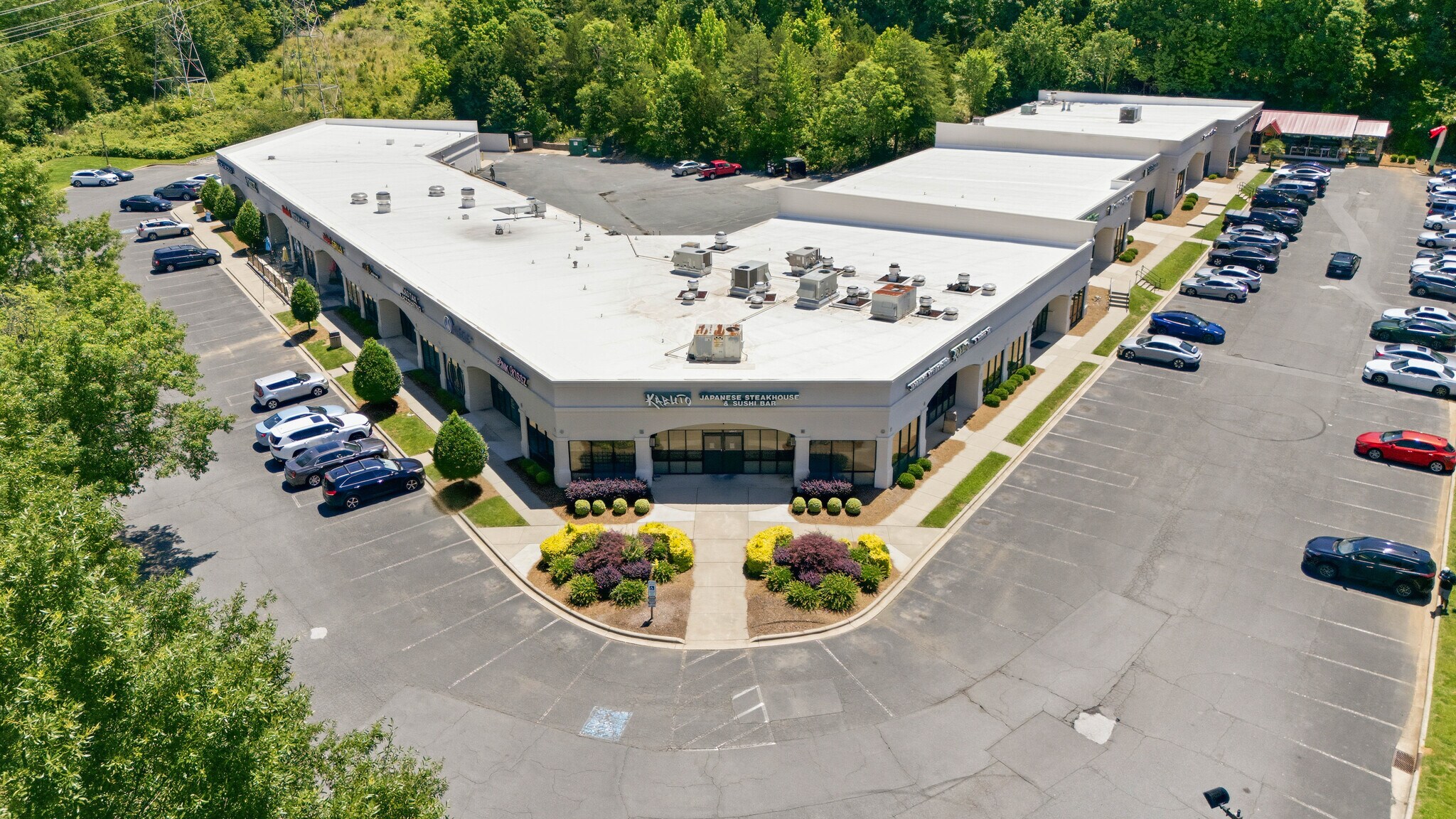 1001 E Wt Harris Blvd, Charlotte, NC à louer Photo de l’immeuble– Image 1 sur 12