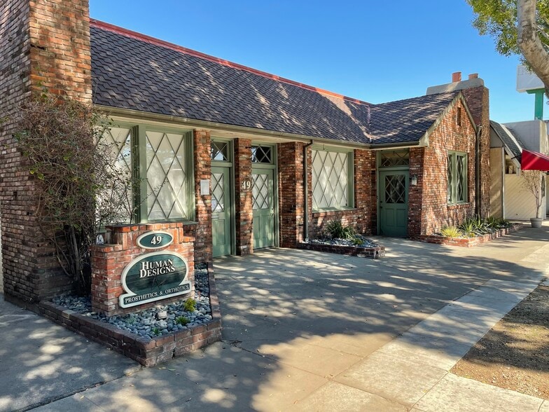 49-53 E Foothill Blvd, Arcadia, CA à louer - Photo de l’immeuble – Image 1 sur 10