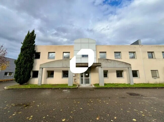 Plus de détails pour 36 Rue Champ Dolin, Saint-Priest - Local d'activités à louer