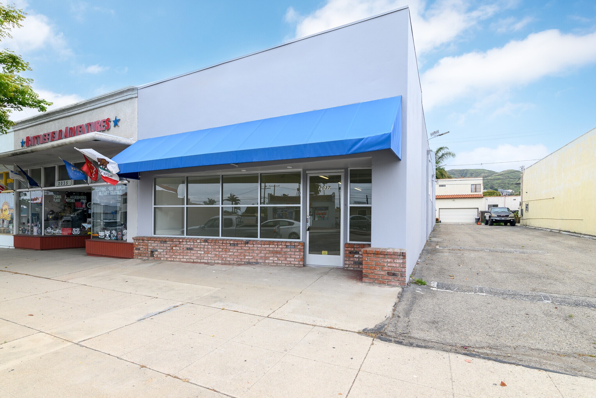 2037 E Thompson Blvd, Ventura, CA à louer Photo principale– Image 1 sur 17