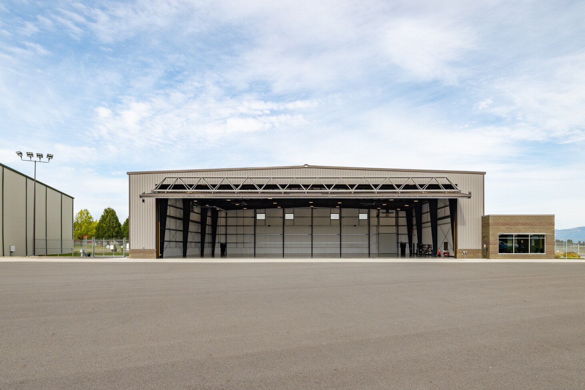 15466 Airport dr, Burlington, WA à louer Photo principale– Image 1 sur 28