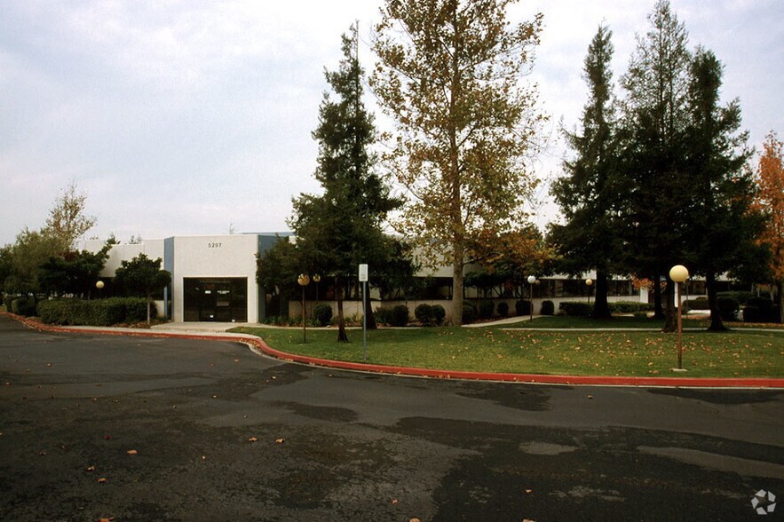 5301 Maureen Ln, Moorpark, CA à louer - Photo de l’immeuble – Image 3 sur 5