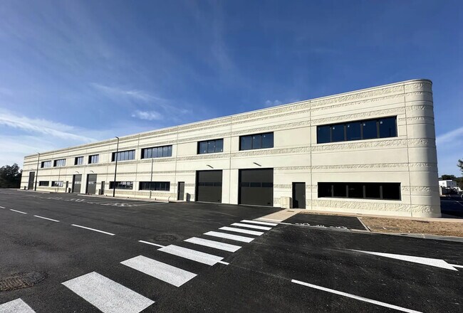 Plus de détails pour 580 Avenue Du Serpolet, La Ciotat - Local d'activités à louer