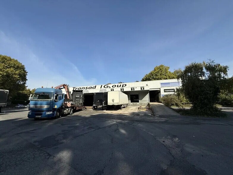 Bureau dans Villeneuve-la-Garenne à louer - Photo de l’immeuble – Image 1 sur 11