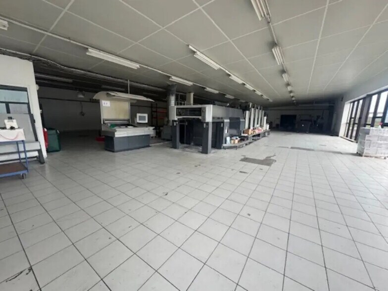 Local d'activités dans Perrigny à vendre - Photo de l’immeuble – Image 3 sur 7