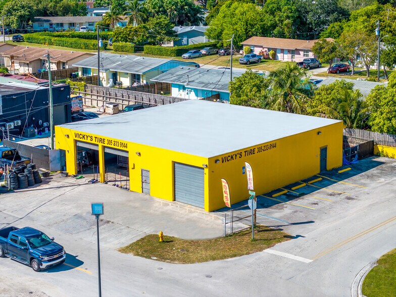 11300 SW 208th Dr, Miami, FL à vendre - Photo de l’immeuble – Image 2 sur 47