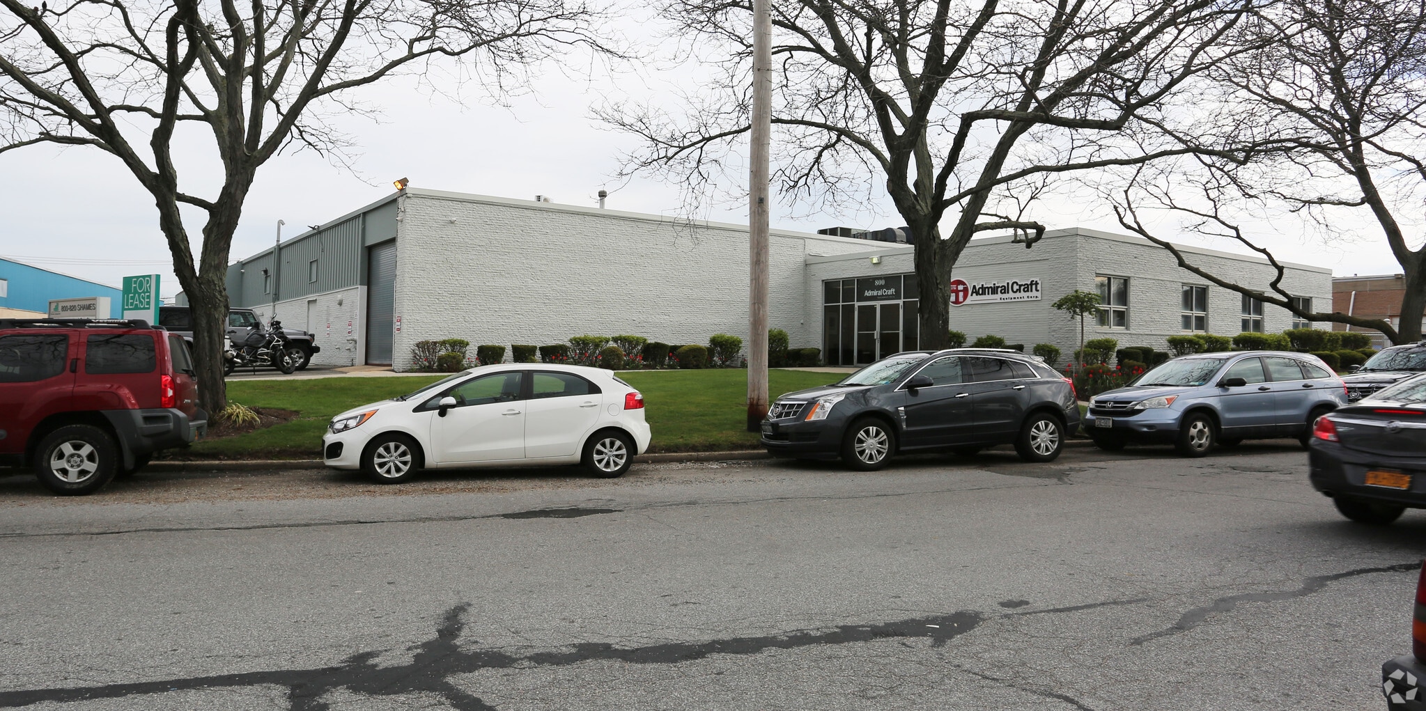 800-820 Shames Dr, Westbury, NY à louer Photo de l’immeuble– Image 1 sur 15