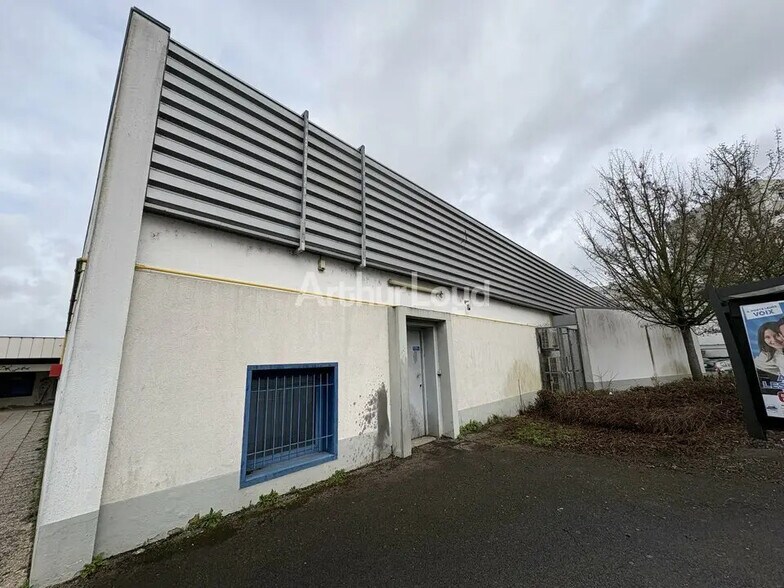 Local commercial dans Saint-Memmie à louer - Photo de l’immeuble – Image 2 sur 12
