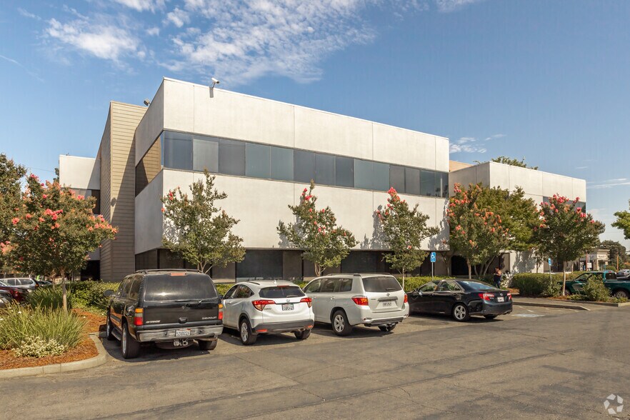 2143 Hurley Way, Sacramento, CA à vendre - Photo de l’immeuble – Image 2 sur 5