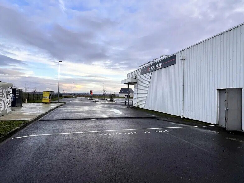 Local commercial dans Ouistreham à louer - Photo de l’immeuble – Image 2 sur 11