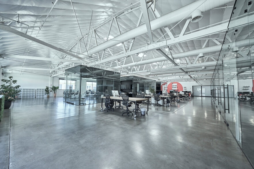 5431 W 104th St, Los Angeles, CA à louer - Photo de l’immeuble – Image 3 sur 7
