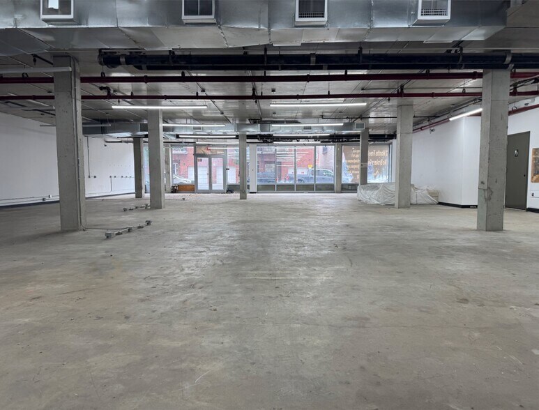 62-41 Forest Ave, Flushing, NY à louer - Photo de l’immeuble – Image 2 sur 7