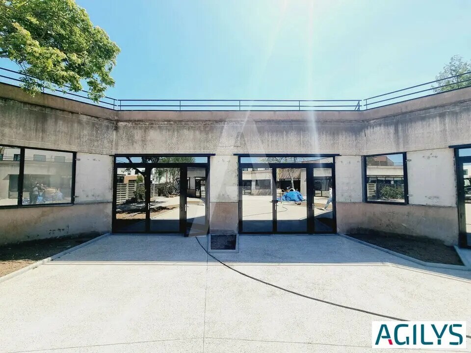 Local d’activités dans Massy à louer Photo de l’immeuble– Image 1 sur 11