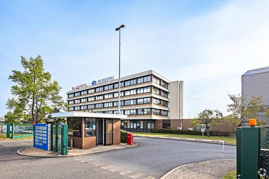 1 Avenue Du Fief, Saint-Ouen-l'Aumône à louer - Photo principale – Image 1 sur 2