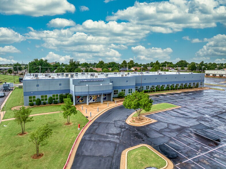 7720 NW 85th Ter, Oklahoma City, OK à vendre - Photo de l’immeuble – Image 2 sur 20