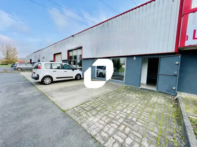 Local d’activités dans CIVRIEUX-D'AZERGUES à louer - Photo de l’immeuble – Image 3 sur 9