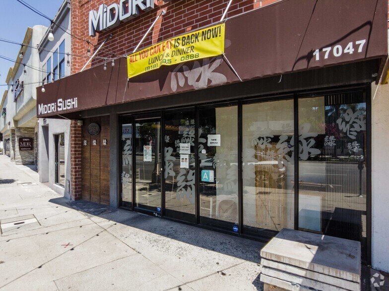 17047 Ventura Blvd, Encino, CA à vendre - Photo de l’immeuble – Image 3 sur 15