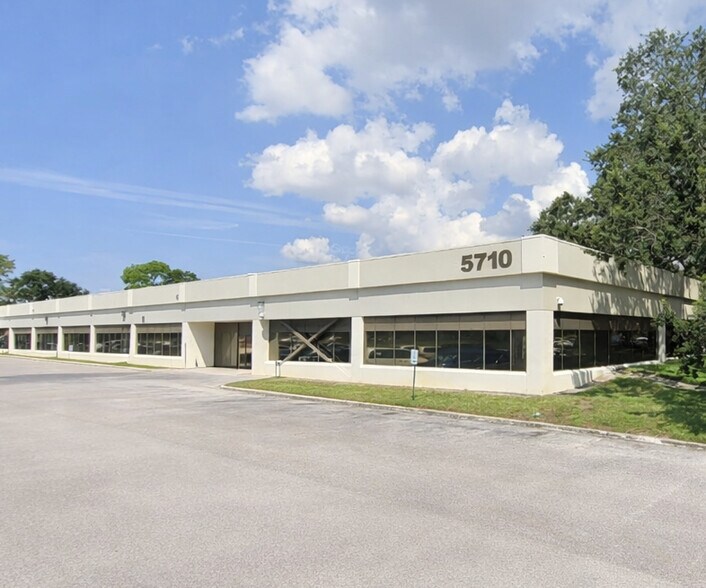 5710 Hoover Blvd, Tampa, FL à vendre - Photo de l’immeuble – Image 1 sur 8
