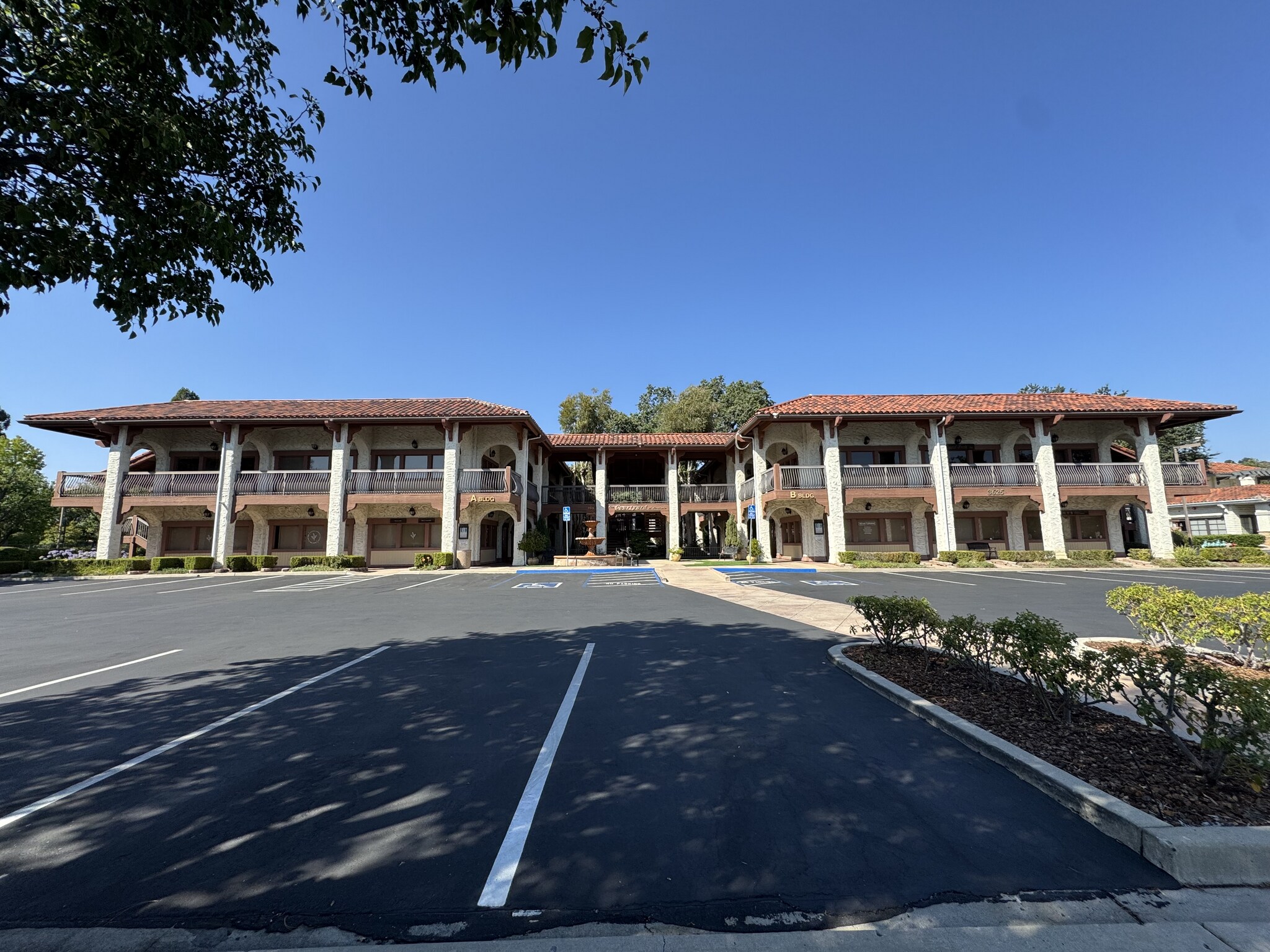 3625 E Thousand Oaks Blvd, Westlake Village, CA à louer Photo de l’immeuble– Image 1 sur 8