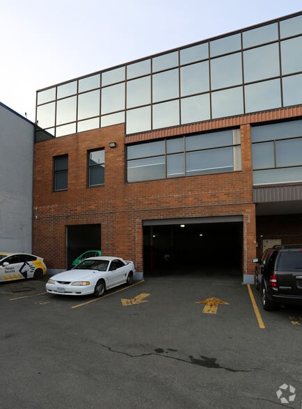 3045 Douglas St, Victoria, BC à louer - Photo de l’immeuble – Image 3 sur 4