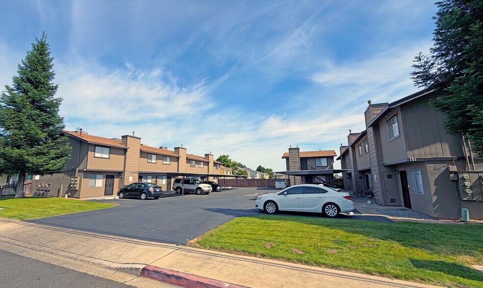 151 20th Century, Turlock, CA à vendre - Photo de l’immeuble – Image 1 sur 8