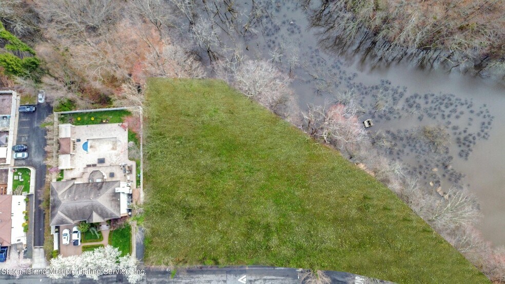 381 ARBUTUS AVE Arbutus Ave, Staten Island, NY à vendre - Photo de l’immeuble – Image 3 sur 9