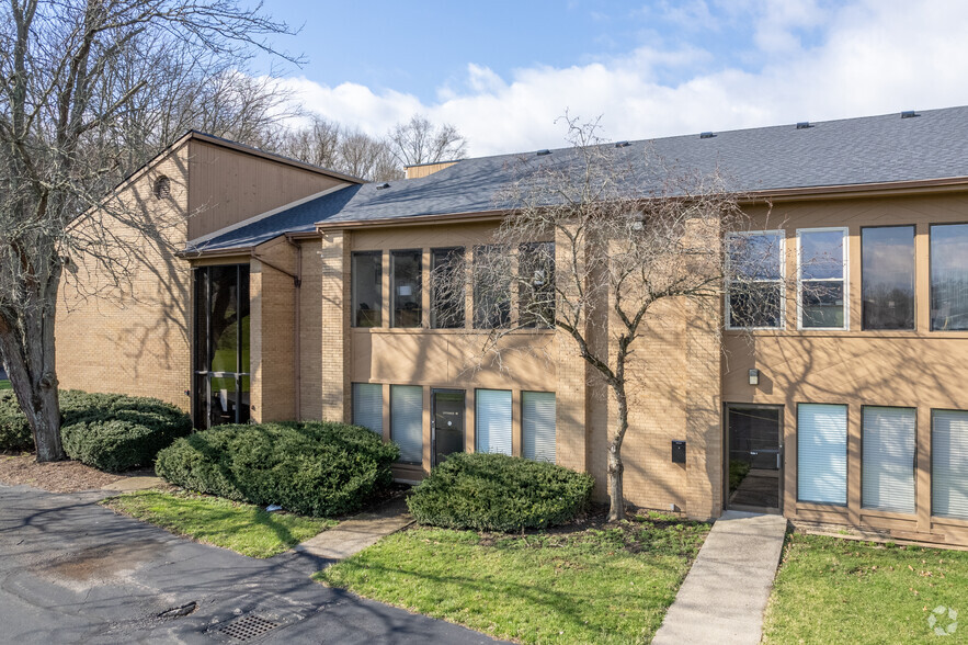 759 Wessel Dr, Fairfield, OH à louer - Photo de l’immeuble – Image 3 sur 22