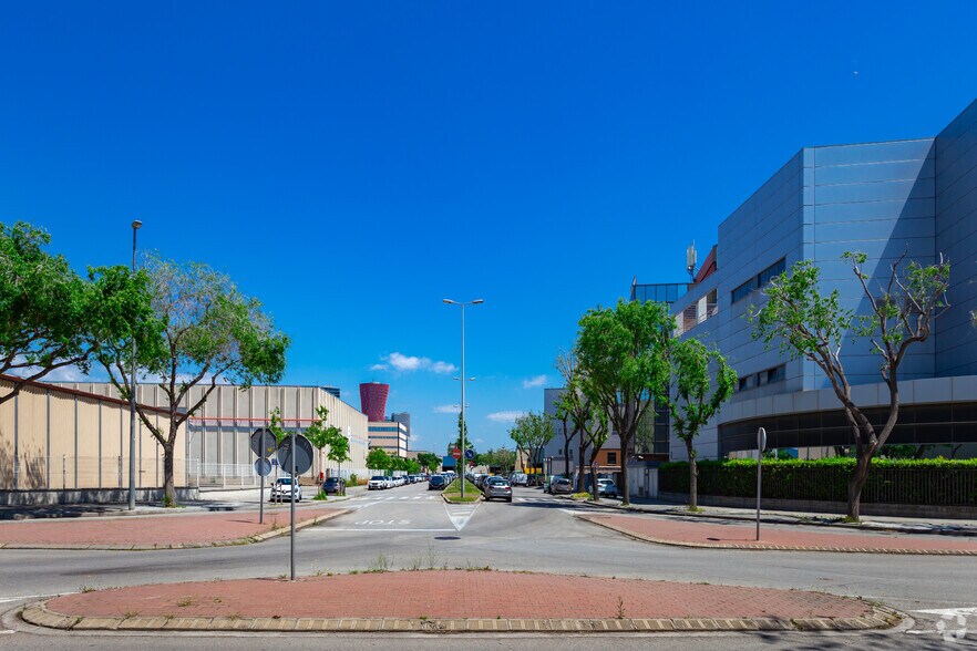 Carrer del Primer de Maig, 50-52, L'Hospitalet de Llobregat, Barcelona à louer - Photo de l’immeuble – Image 2 sur 39