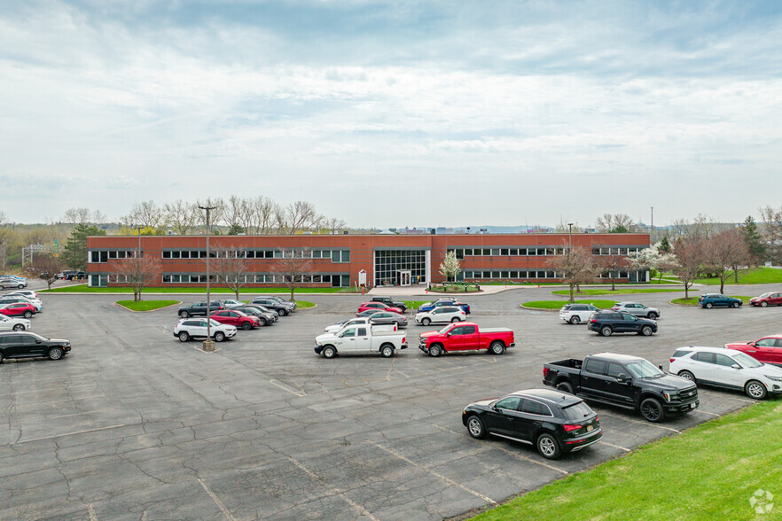 225 Greenfield Pky, Liverpool, NY à louer - Photo de l’immeuble – Image 2 sur 7