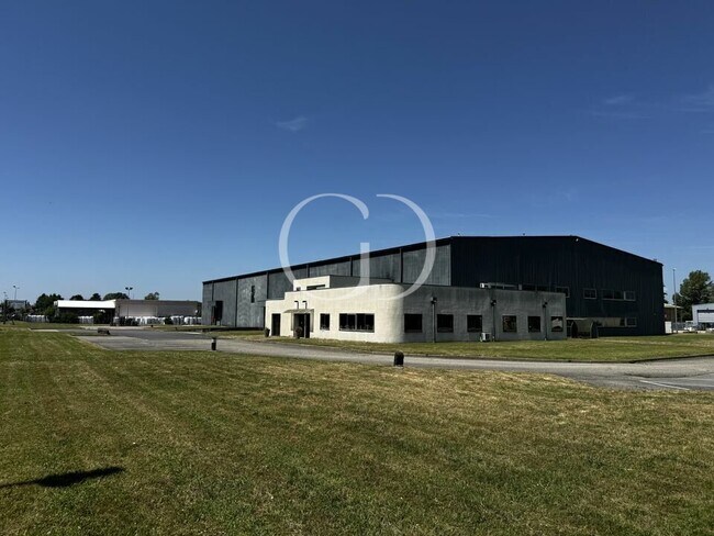 Plus de détails pour 772 Rue De L'Industrie, Saint-André-de-Corcy - Local d'activités à louer